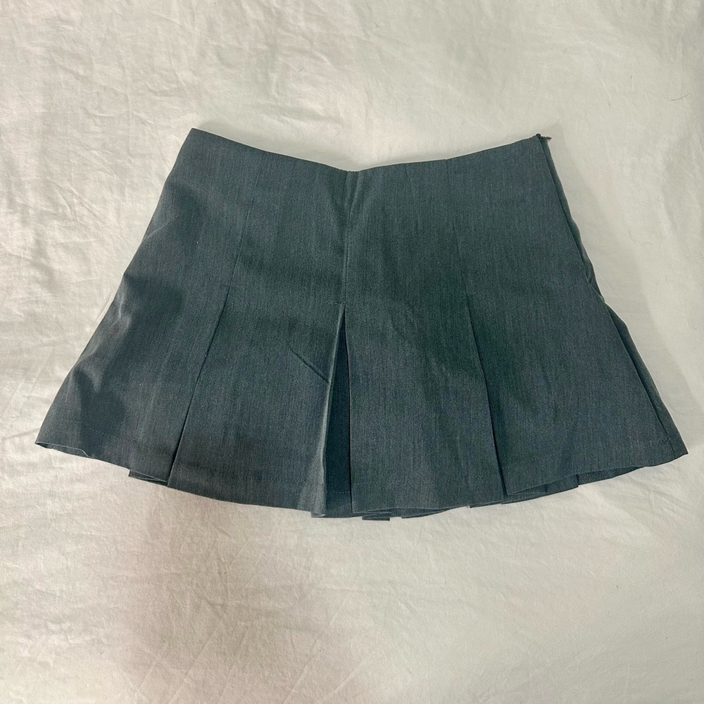 NWT Women’s Gray Pleated Skirt with Underneath Shorts